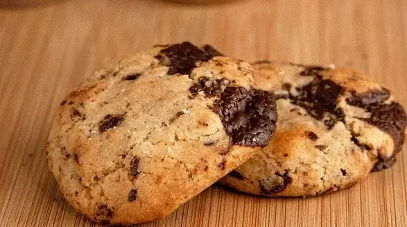 Meilleurs biscuits KETO qui répondent à tous vos besoins sans glutenet à lapâte d_arachide.
